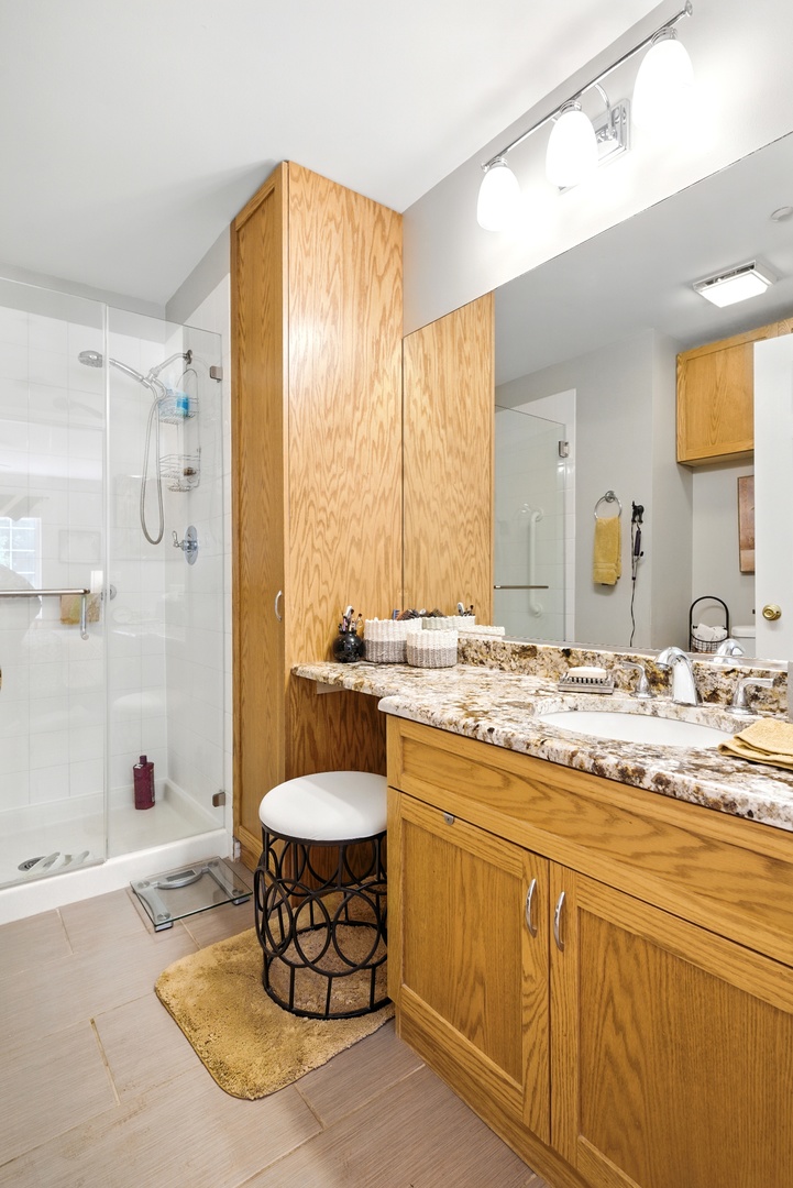 401 Cromwell Circle #4, Bartlett, IL 60103