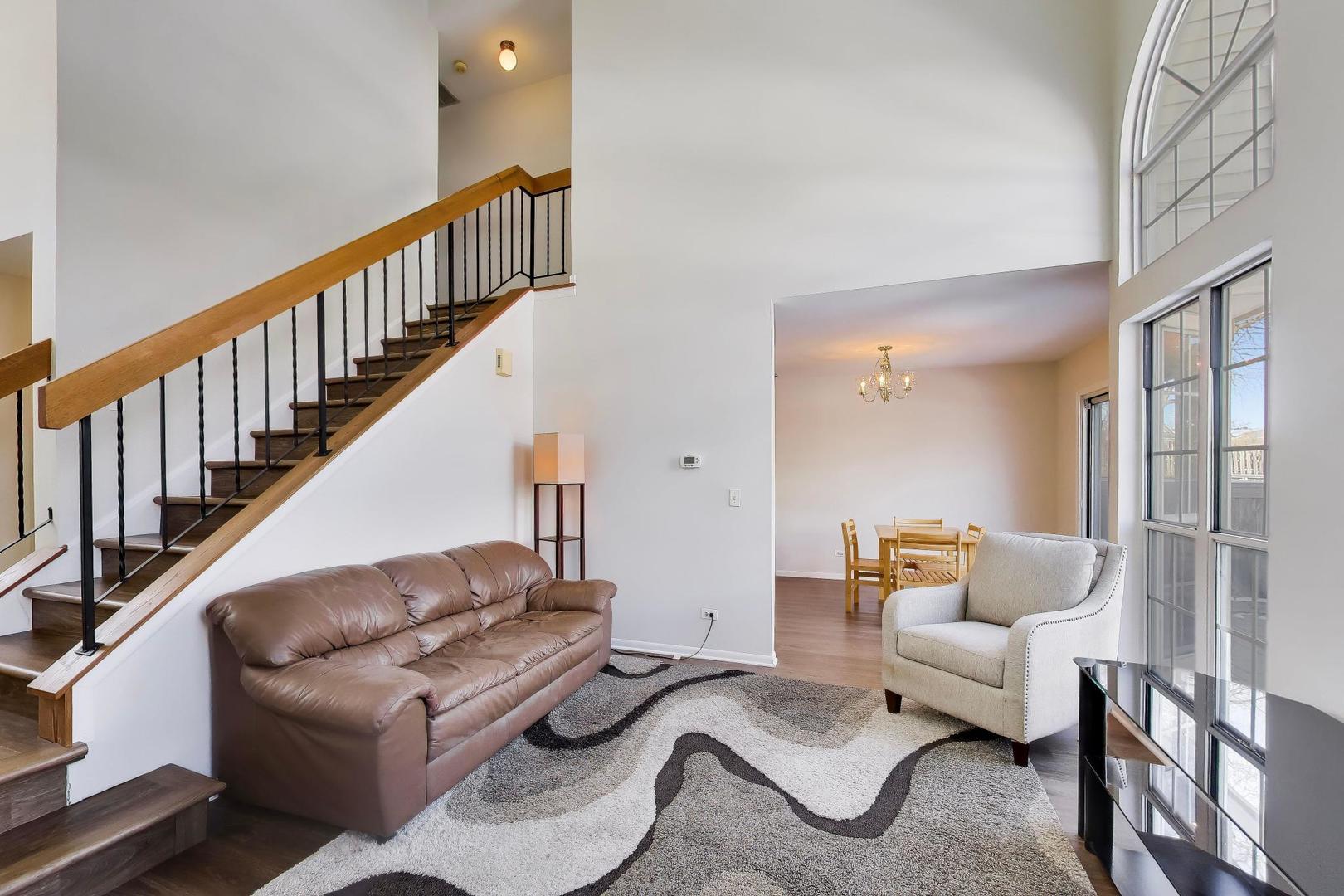 640 Sturnbridge Lane, Schaumburg, IL 60173