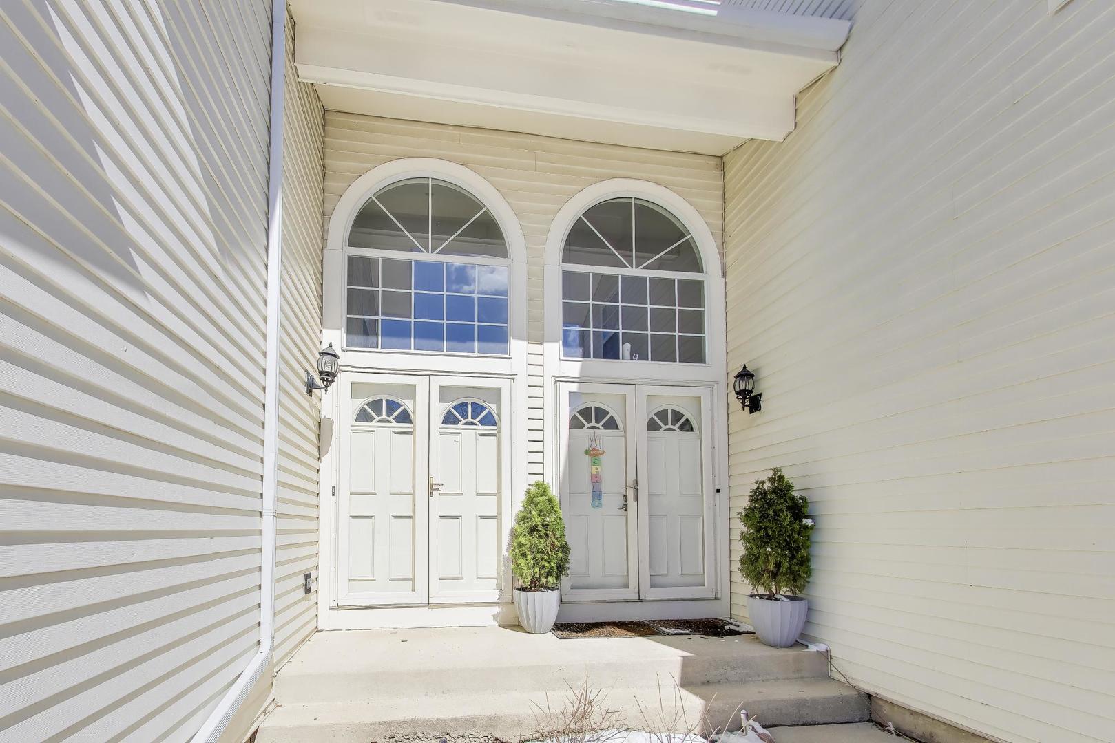 640 Sturnbridge Lane, Schaumburg, IL 60173