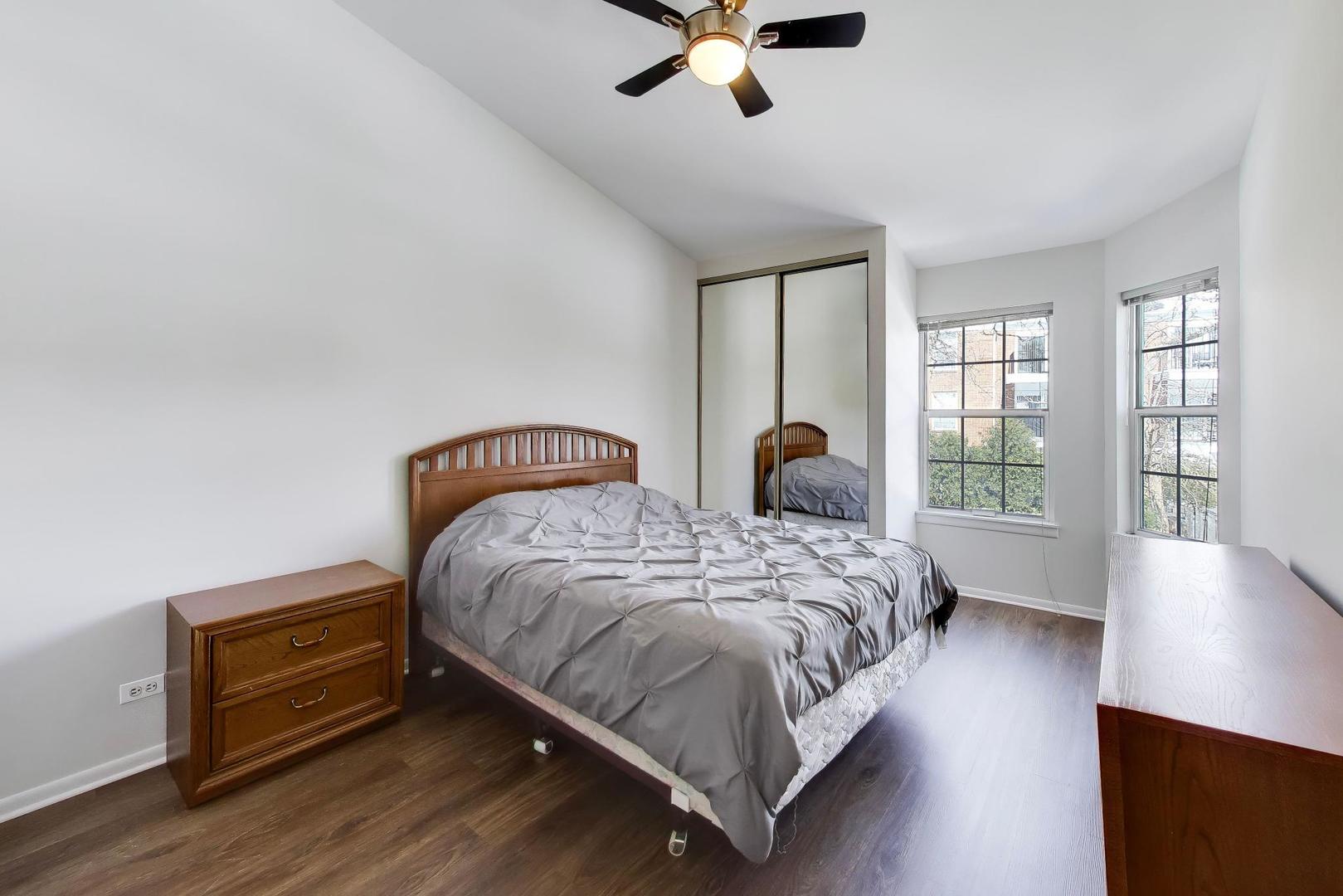 640 Sturnbridge Lane, Schaumburg, IL 60173