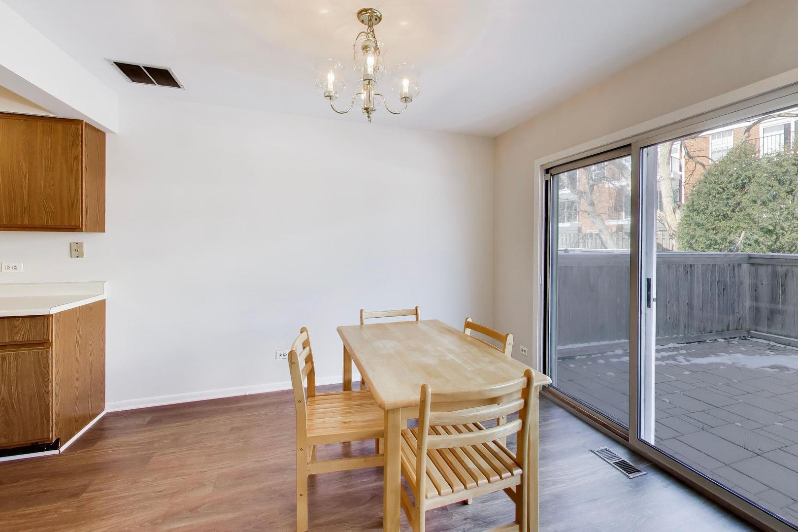 640 Sturnbridge Lane, Schaumburg, IL 60173