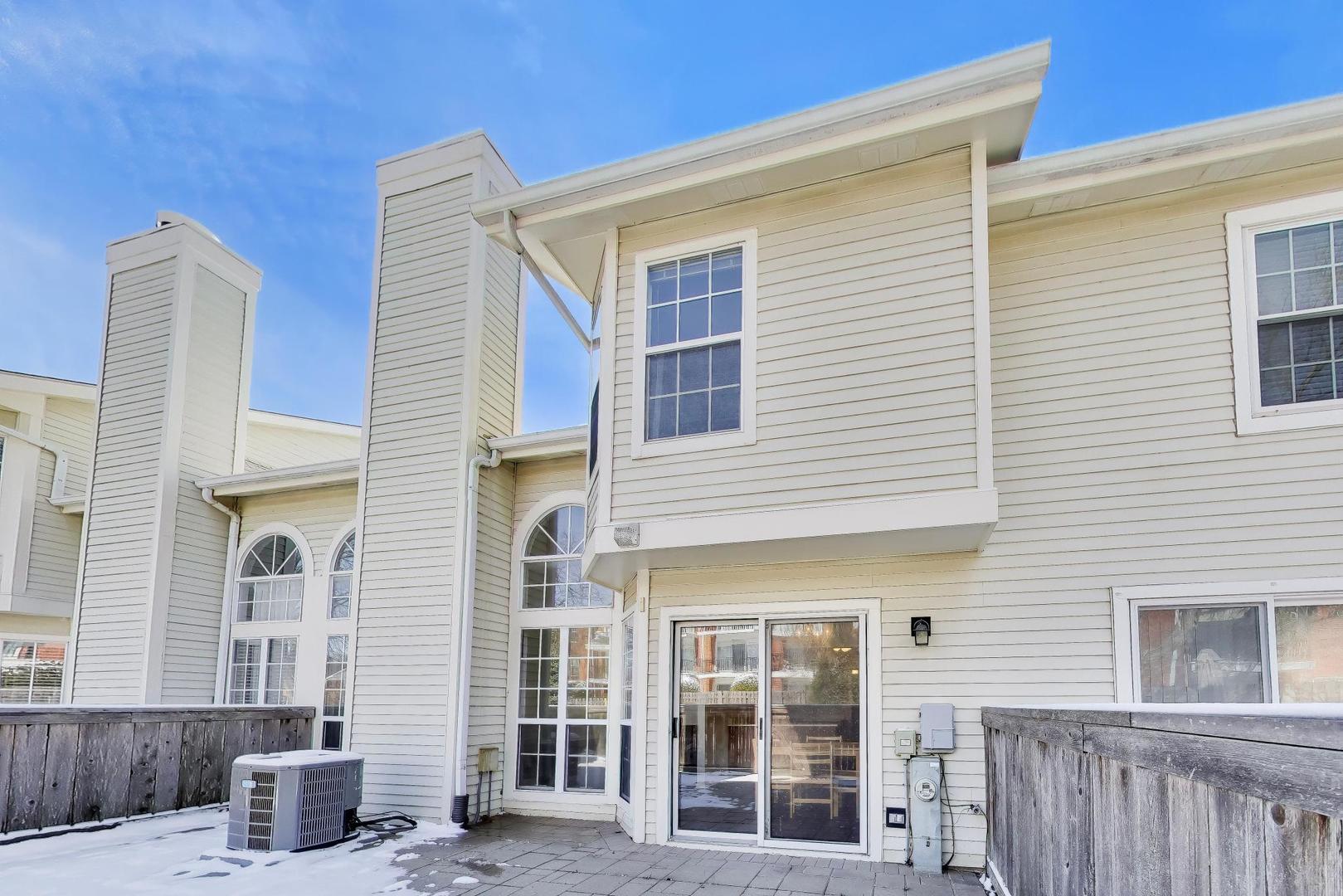 640 Sturnbridge Lane, Schaumburg, IL 60173