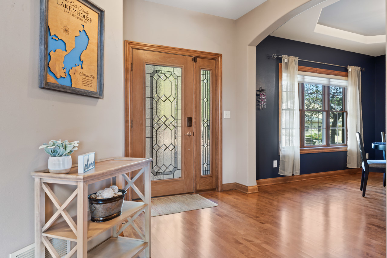 6507 Willow Court, Waterford, WI 53185