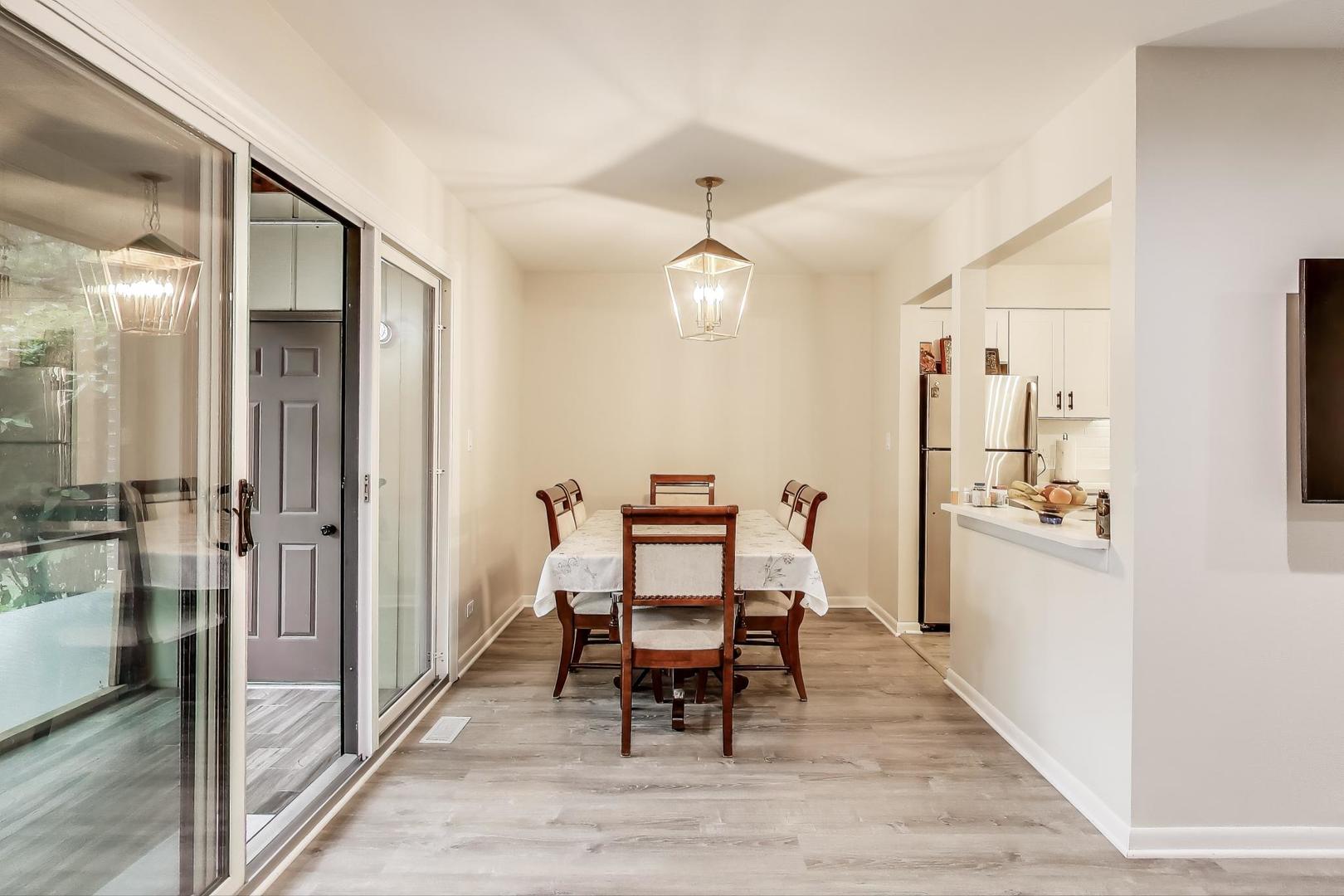 206 Country Lane, Des Plaines, IL 60016