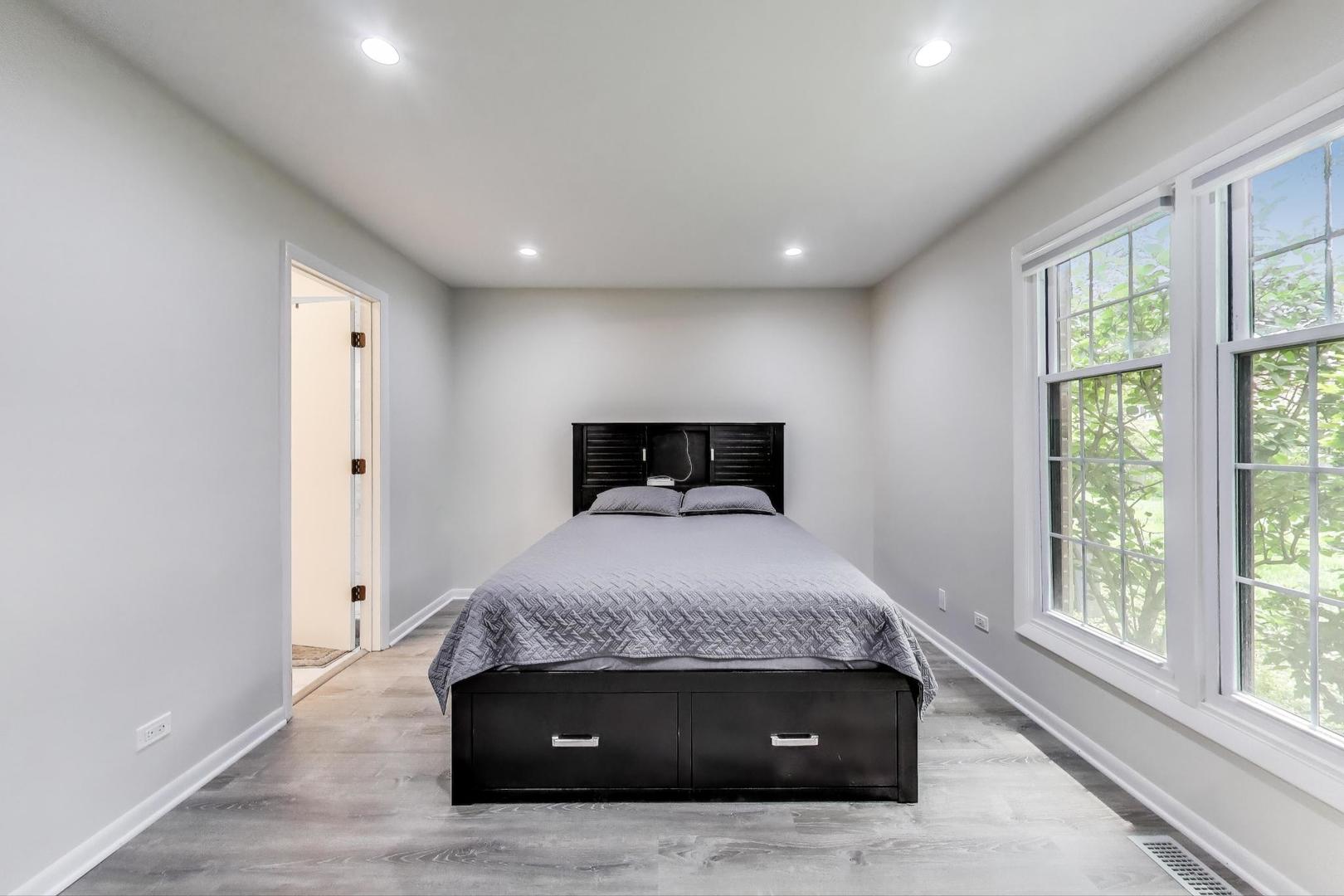 206 Country Lane, Des Plaines, IL 60016