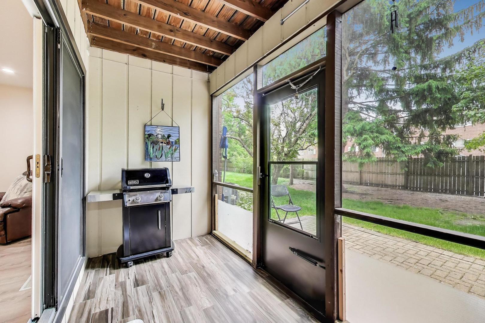 206 Country Lane, Des Plaines, IL 60016