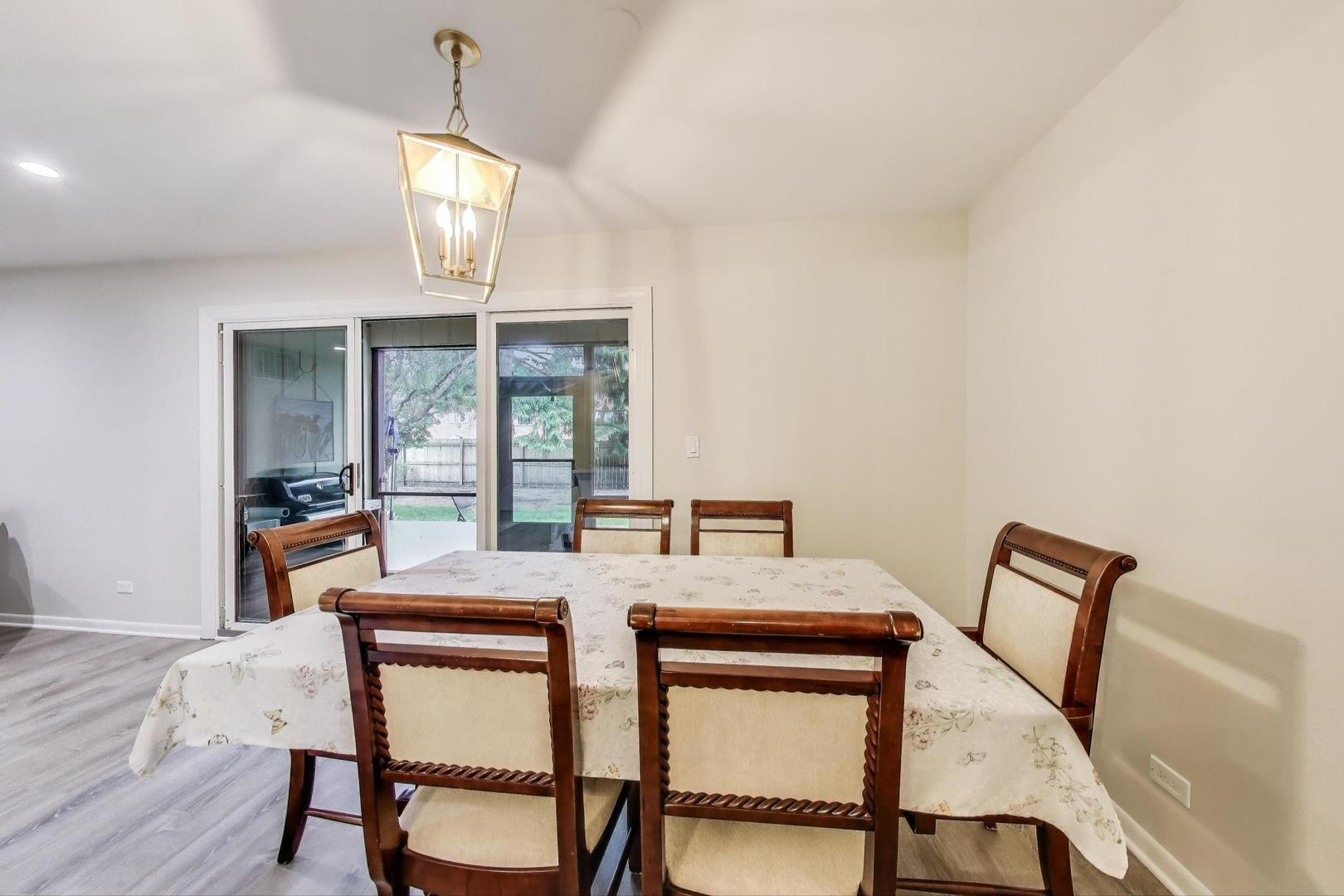 206 Country Lane, Des Plaines, IL 60016