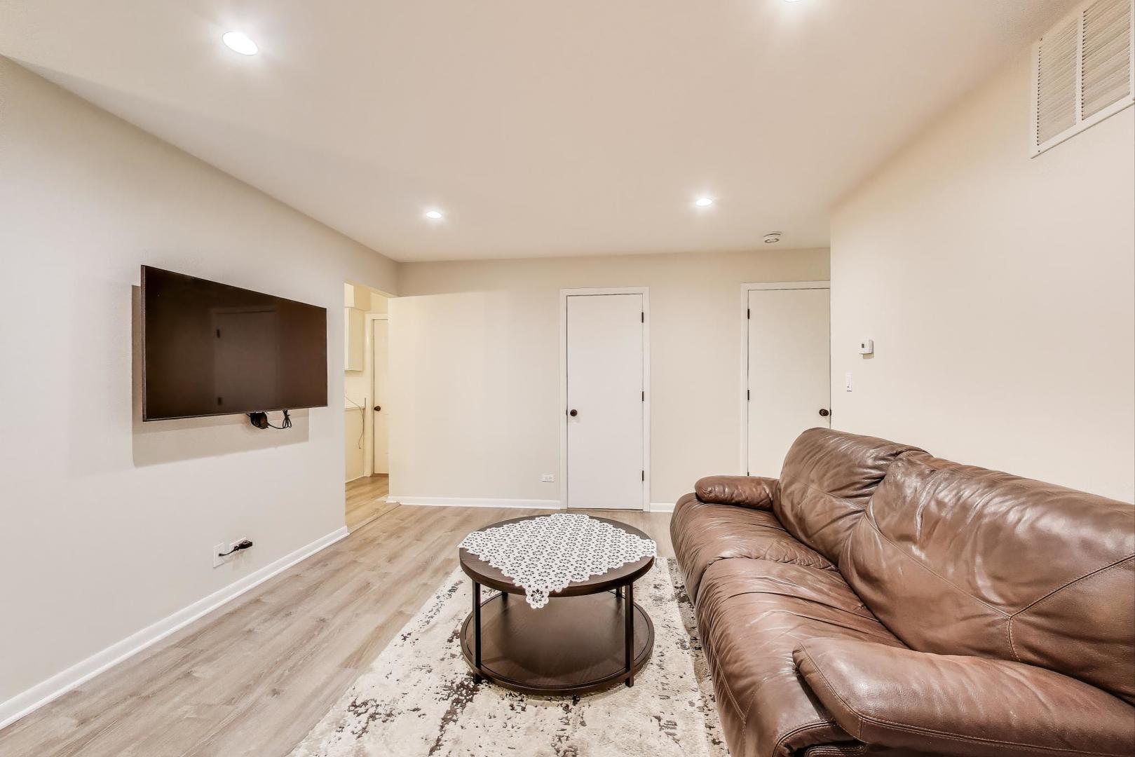 206 Country Lane, Des Plaines, IL 60016