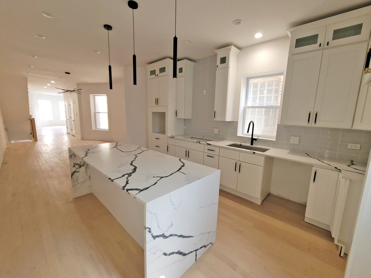 6442 S INGLESIDE Avenue, Chicago, IL 60637