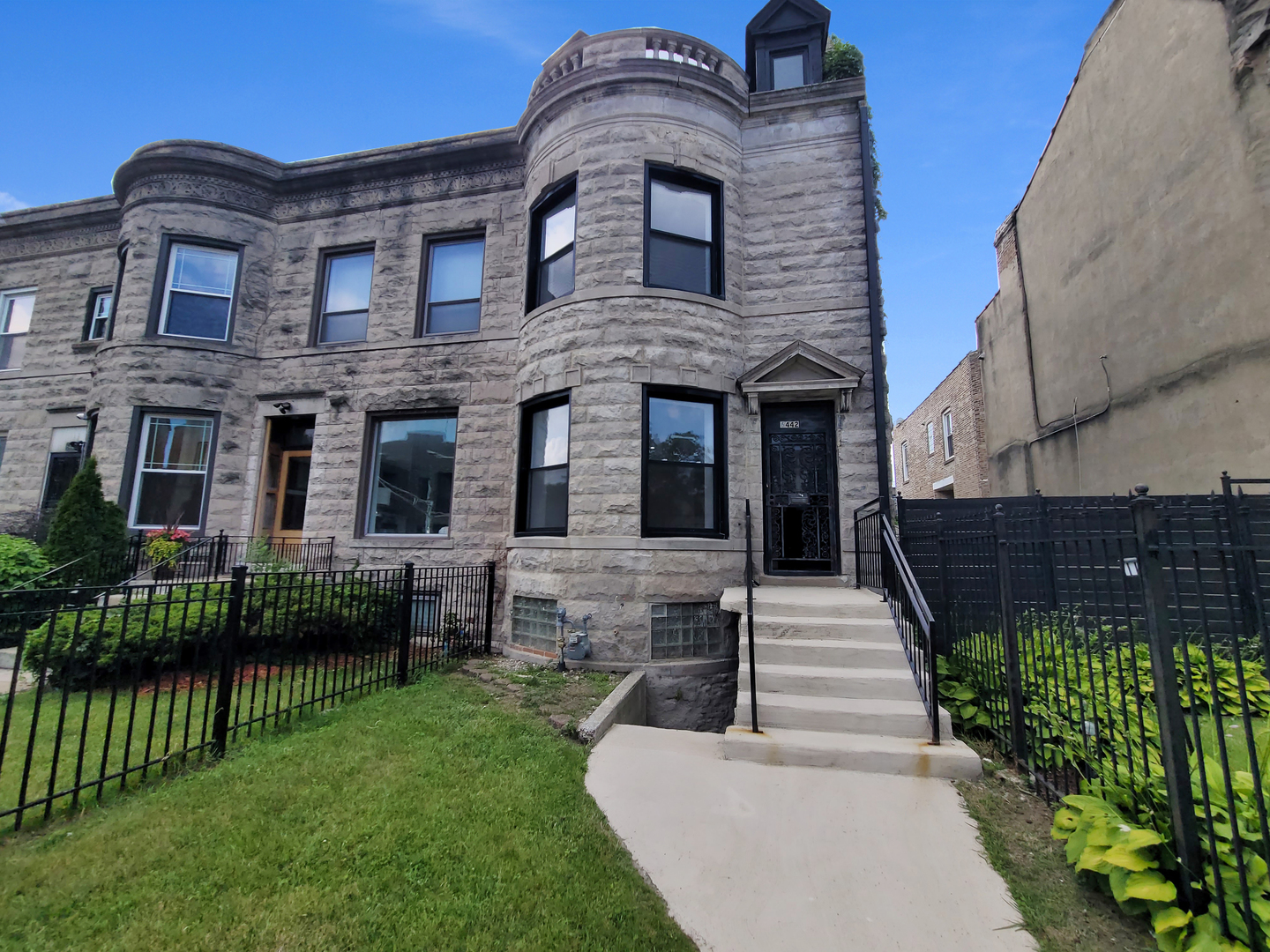 6442 S INGLESIDE Avenue, Chicago, IL 60637