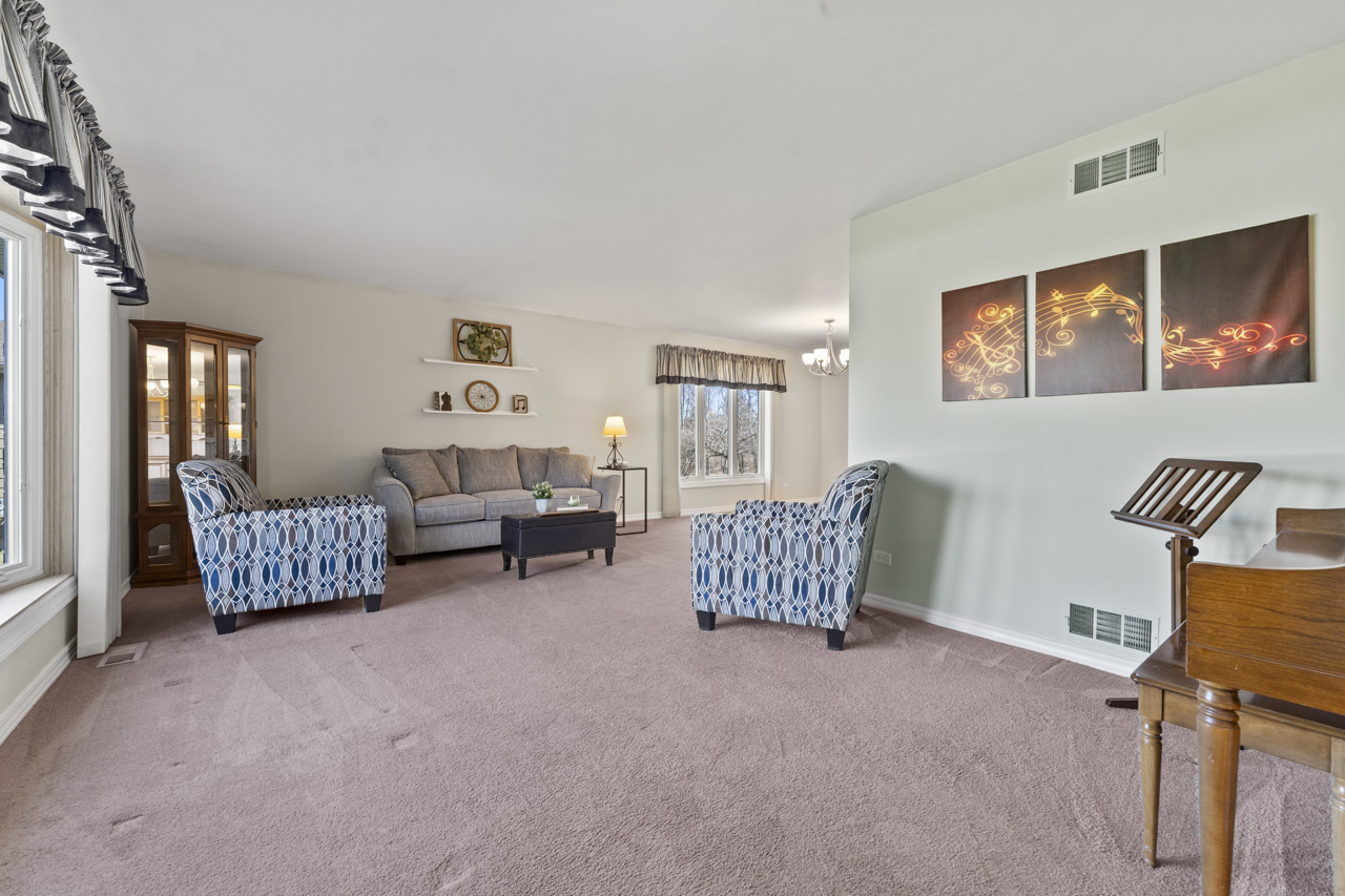 12205 Oakcrest Drive, Huntley, IL 60142