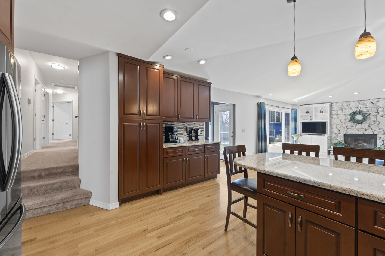 12205 Oakcrest Drive, Huntley, IL 60142