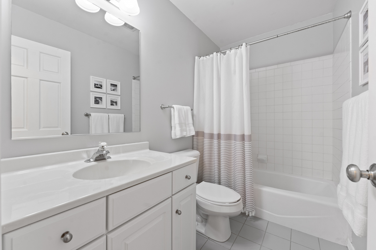 12205 Oakcrest Drive, Huntley, IL 60142