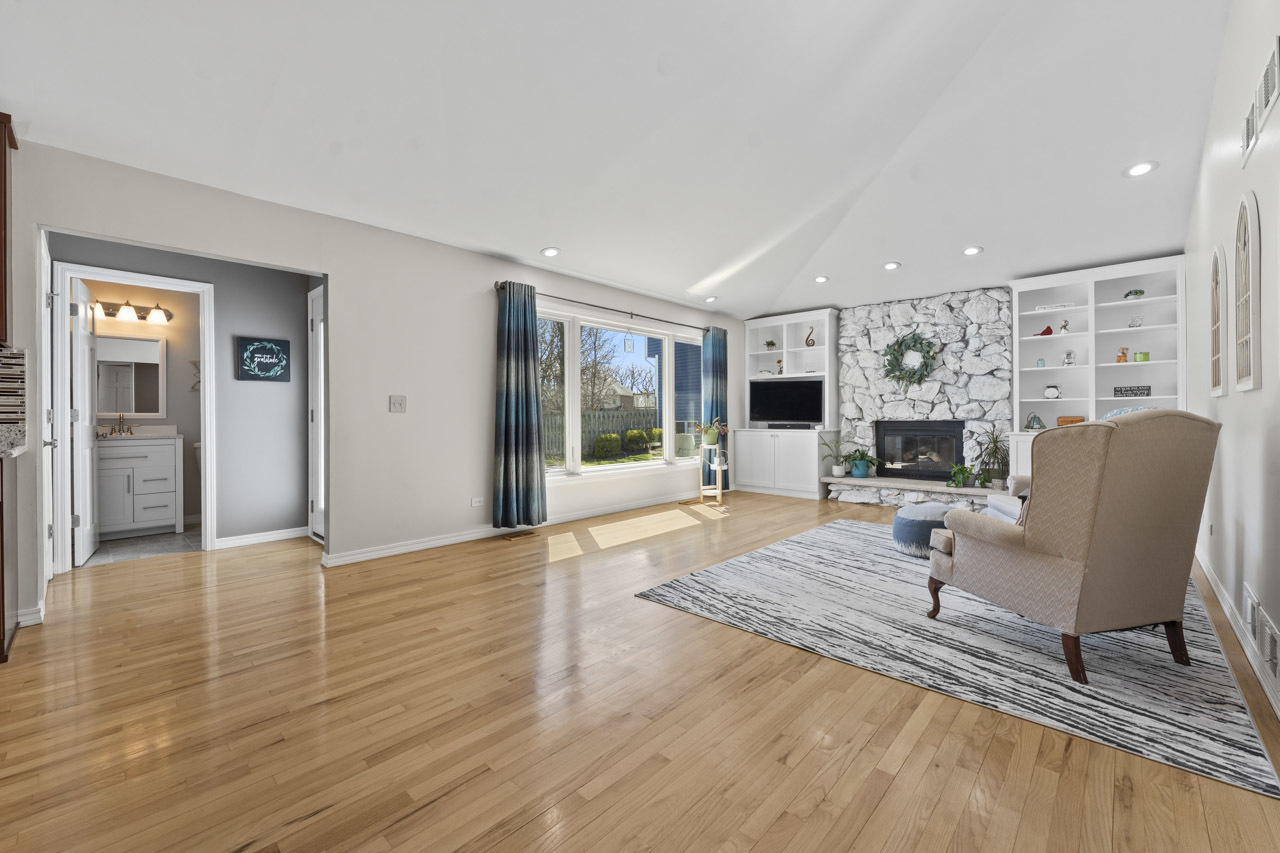 12205 Oakcrest Drive, Huntley, IL 60142