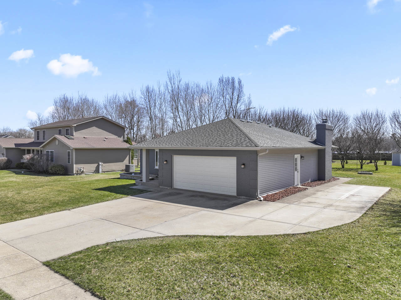12205 Oakcrest Drive, Huntley, IL 60142