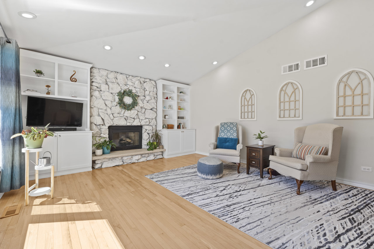 12205 Oakcrest Drive, Huntley, IL 60142