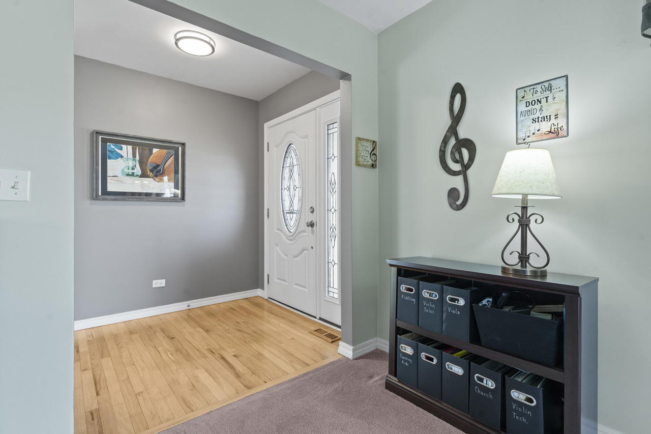 12205 Oakcrest Drive, Huntley, IL 60142