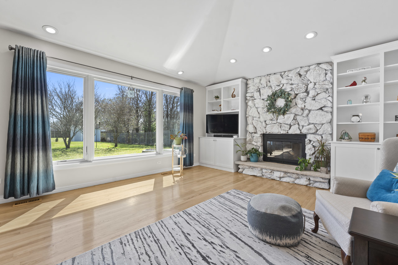 12205 Oakcrest Drive, Huntley, IL 60142