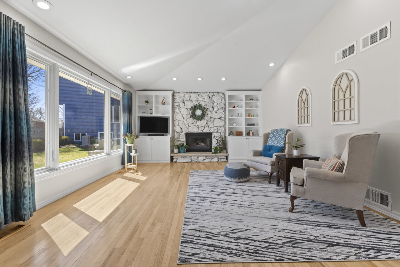 12205 Oakcrest Drive, Huntley, IL 60142