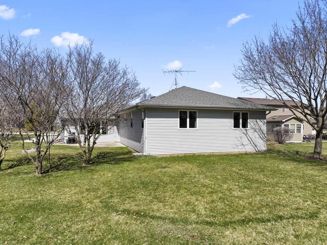 12205 Oakcrest Drive, Huntley, IL 60142