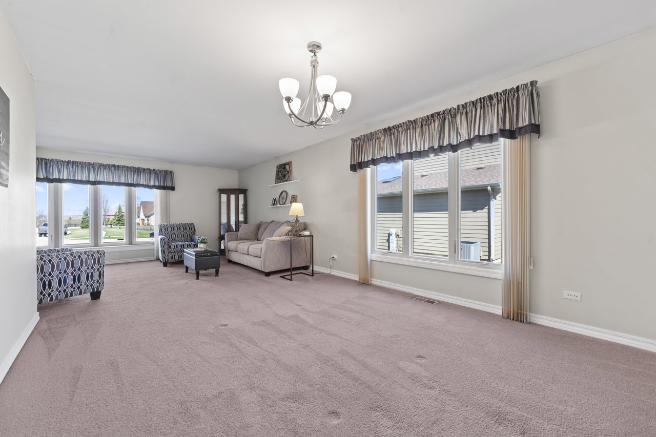 12205 Oakcrest Drive, Huntley, IL 60142