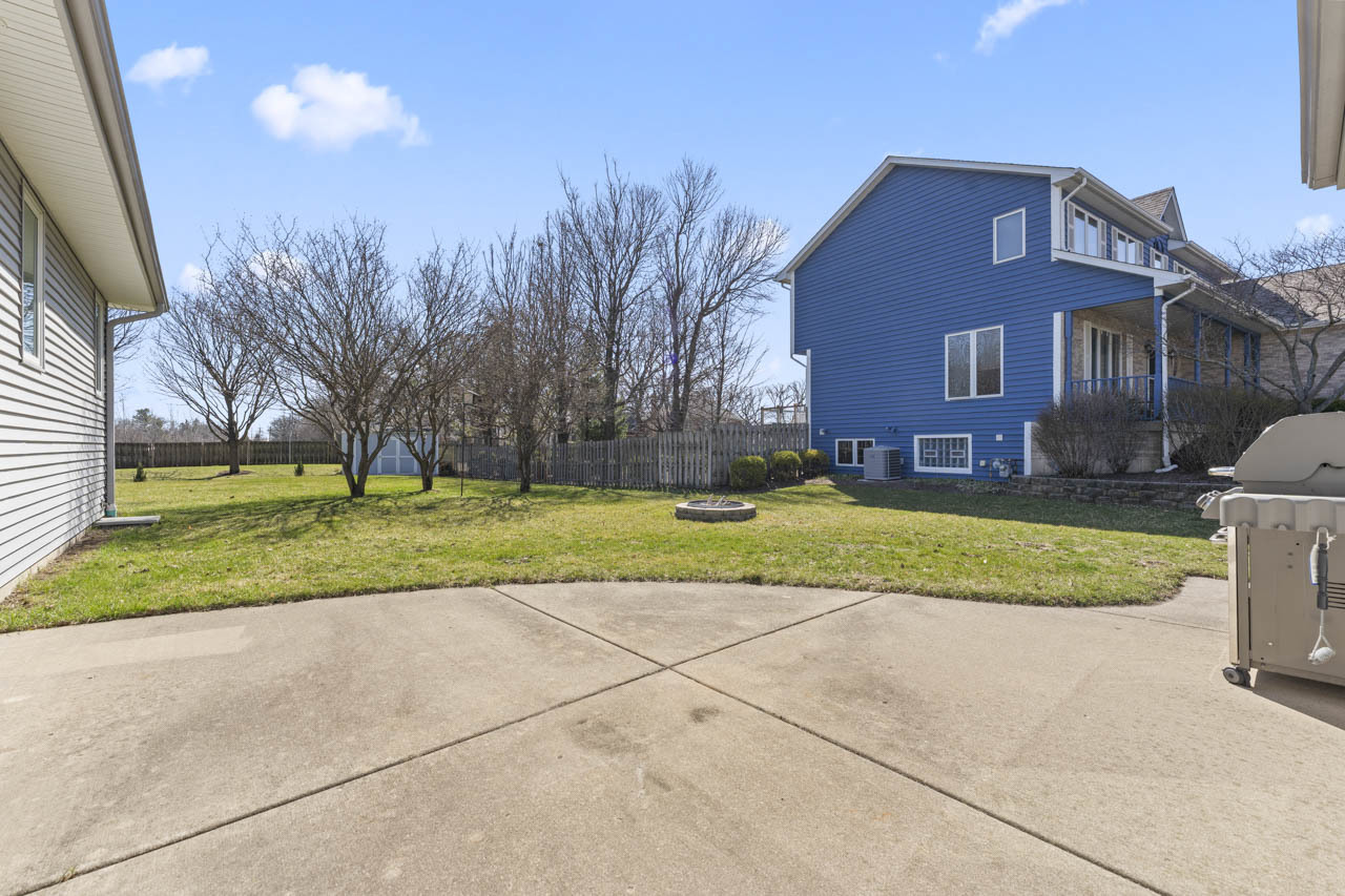 12205 Oakcrest Drive, Huntley, IL 60142