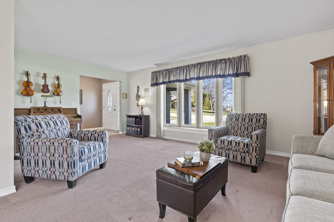 12205 Oakcrest Drive, Huntley, IL 60142