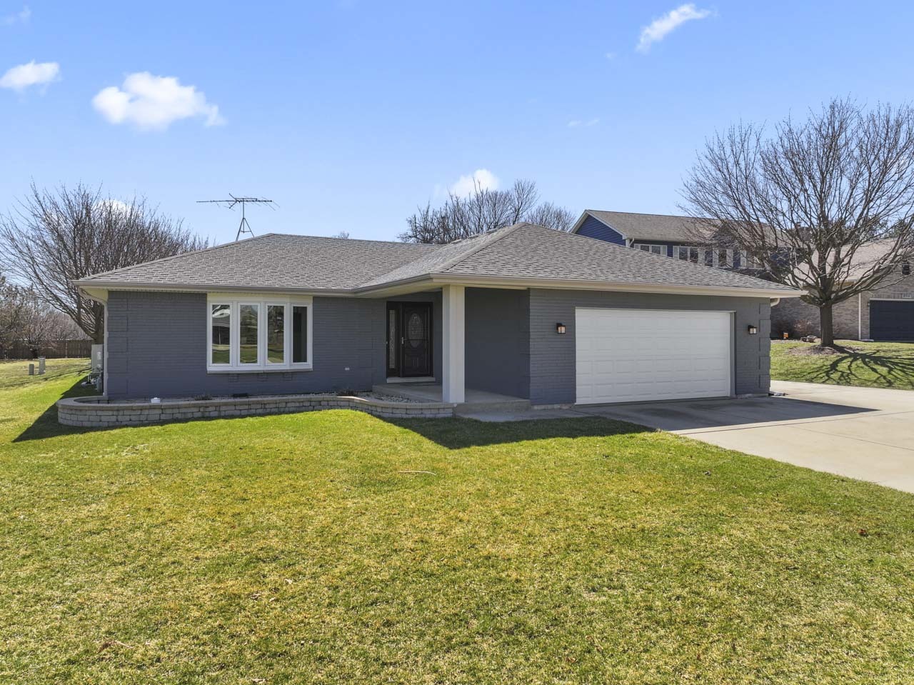 12205 Oakcrest Drive, Huntley, IL 60142