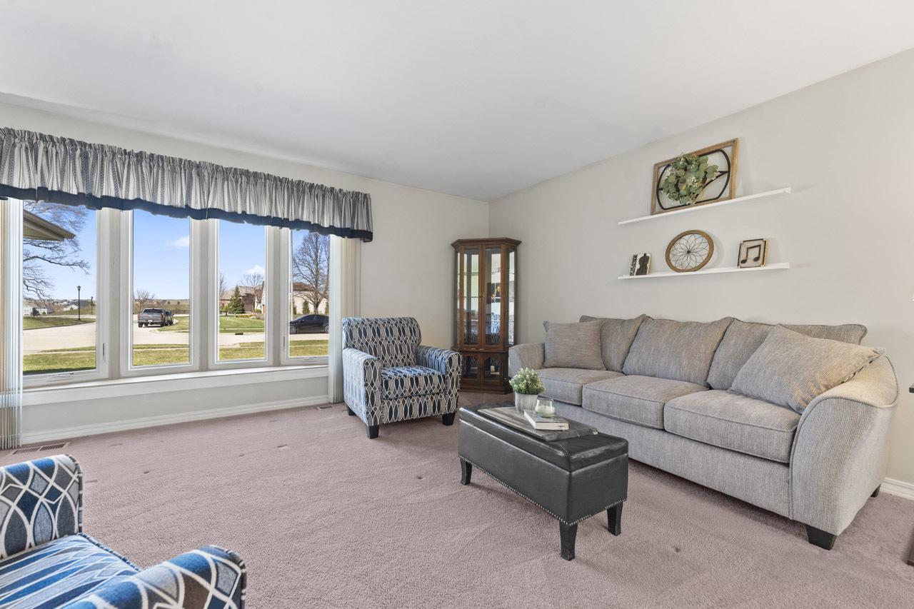 12205 Oakcrest Drive, Huntley, IL 60142