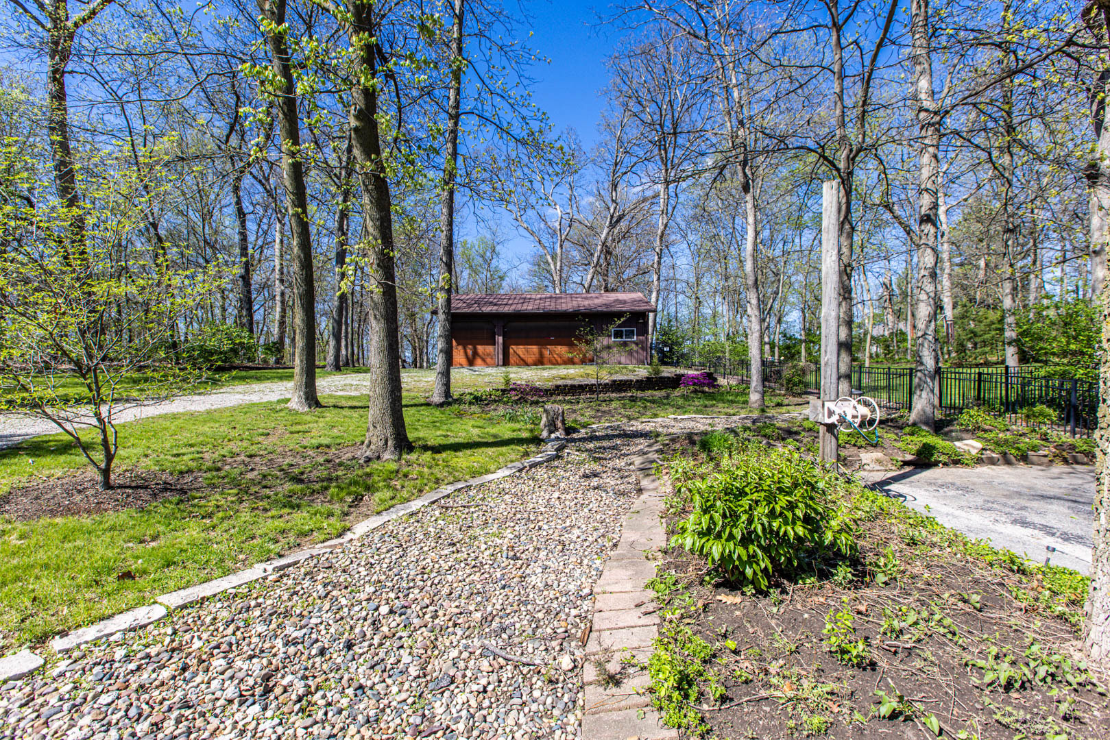 8908 E 1400 North Road, Bloomington, IL 61705