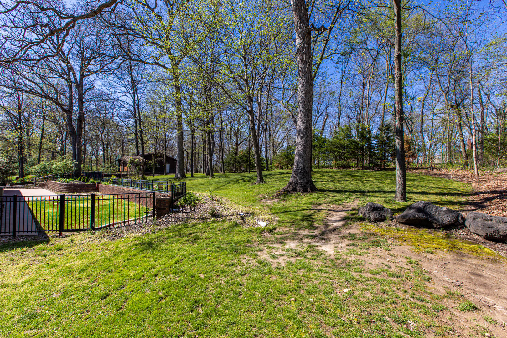 8908 E 1400 North Road, Bloomington, IL 61705