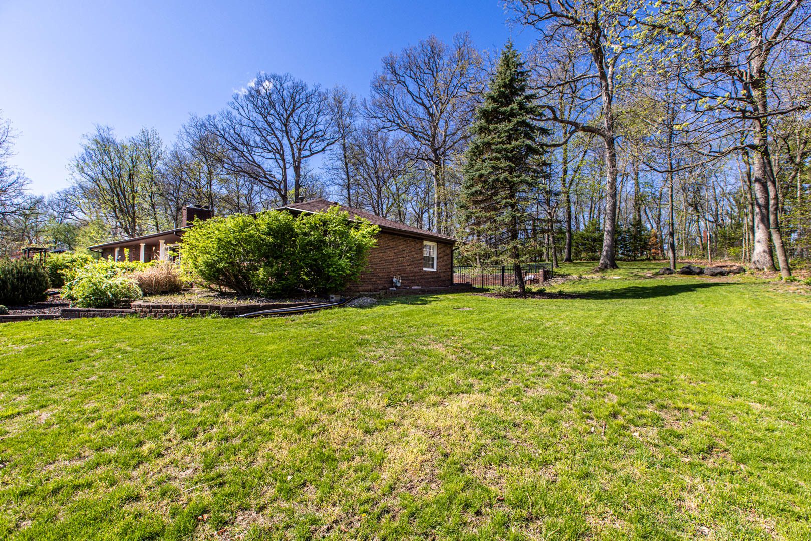 8908 E 1400 North Road, Bloomington, IL 61705