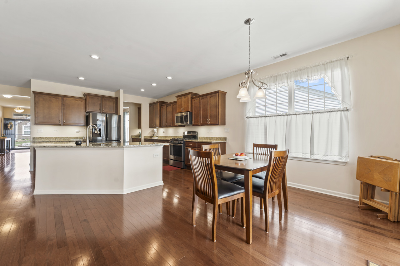 925 Prescott Lane, Pingree Grove, IL 60140