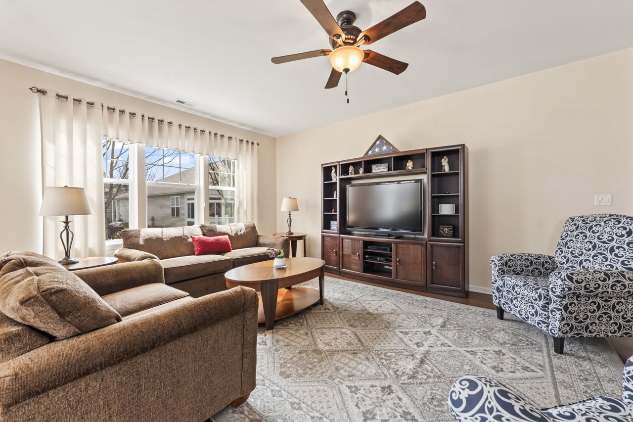 925 Prescott Lane, Pingree Grove, IL 60140