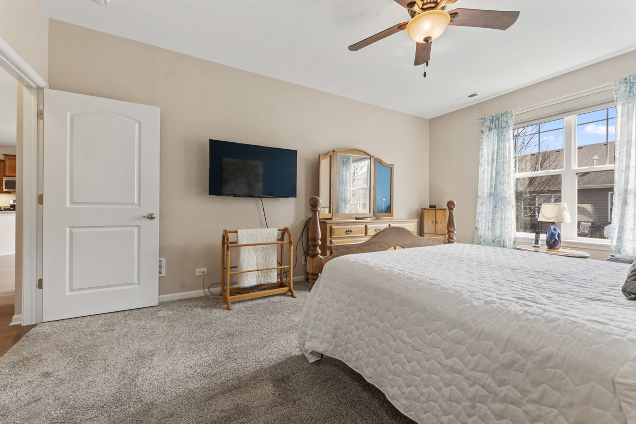 925 Prescott Lane, Pingree Grove, IL 60140