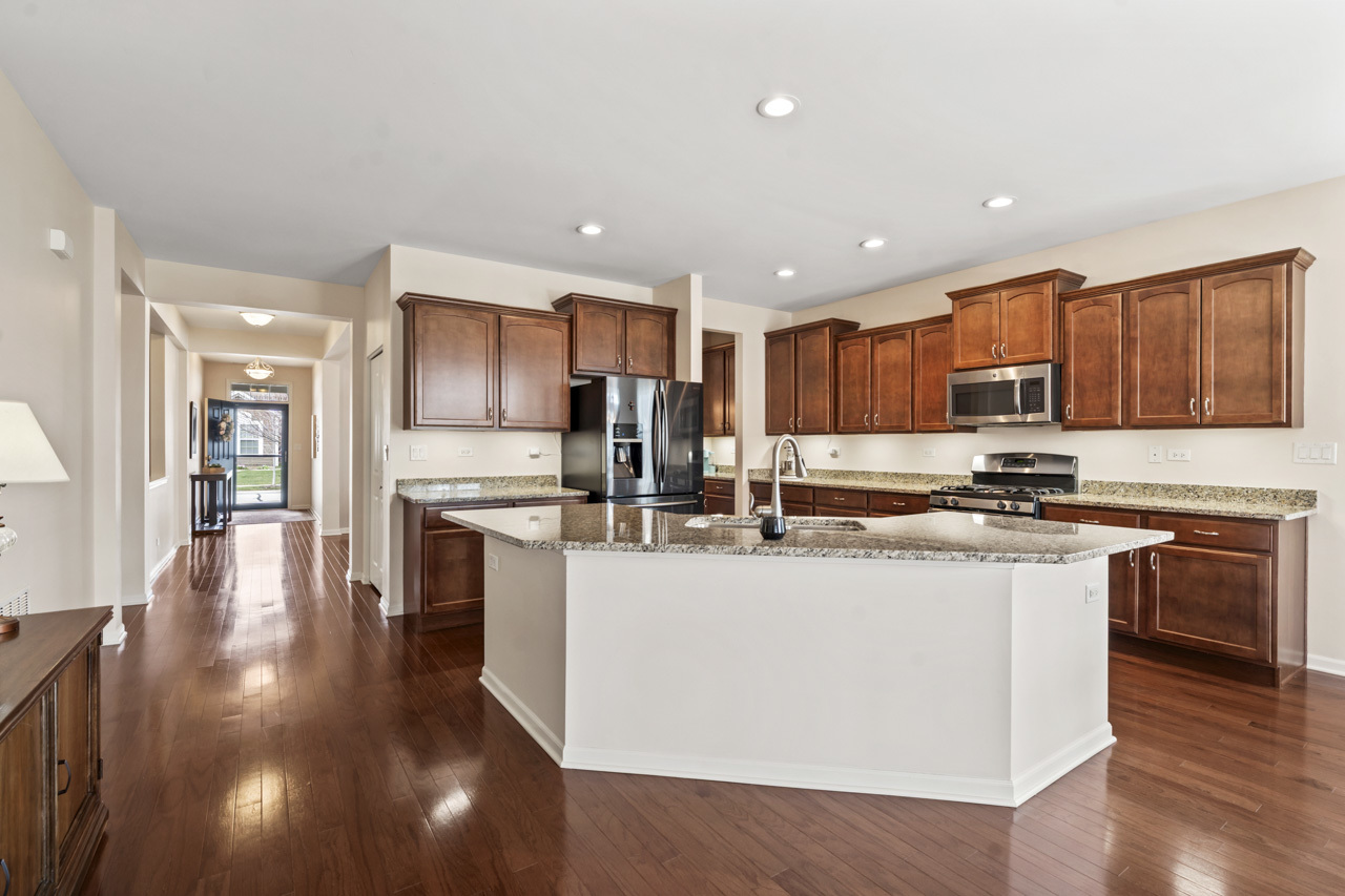 925 Prescott Lane, Pingree Grove, IL 60140