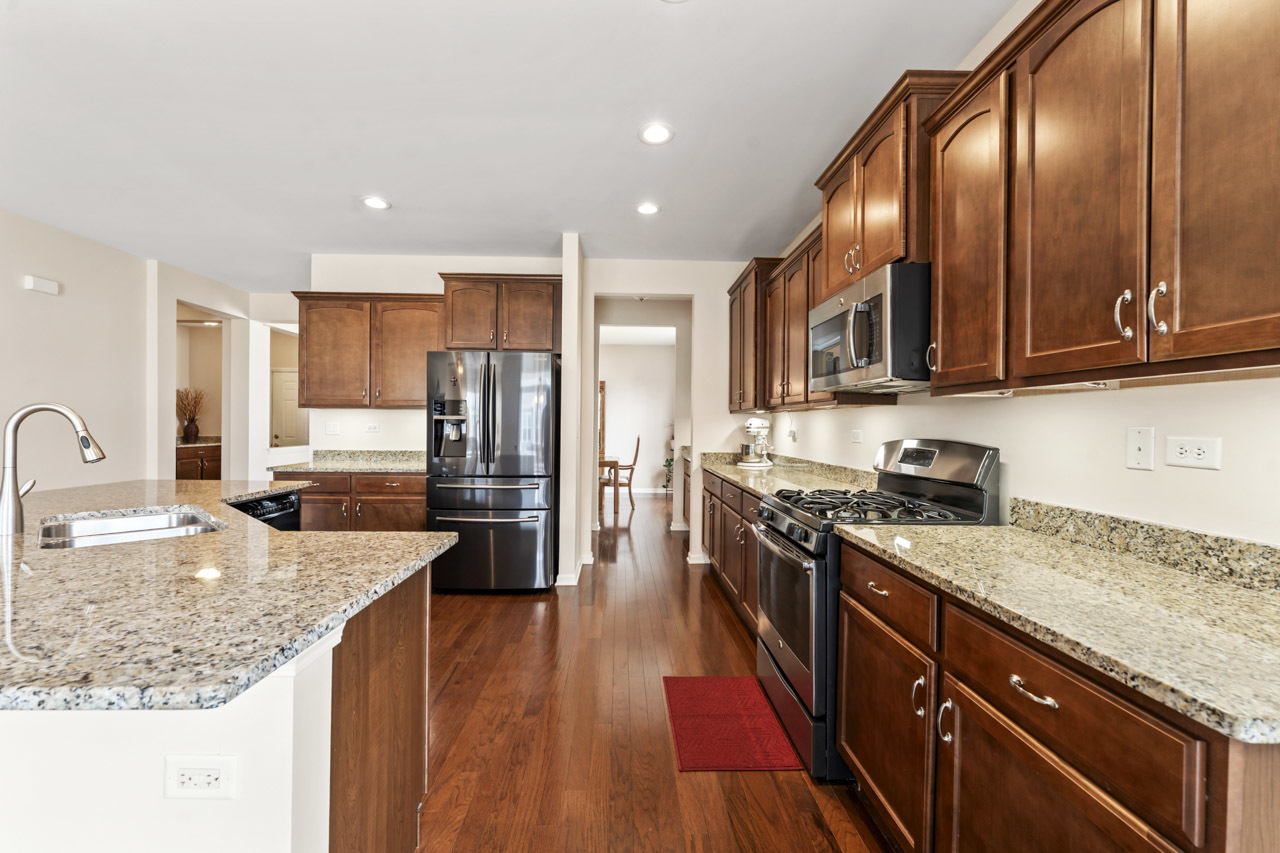 925 Prescott Lane, Pingree Grove, IL 60140