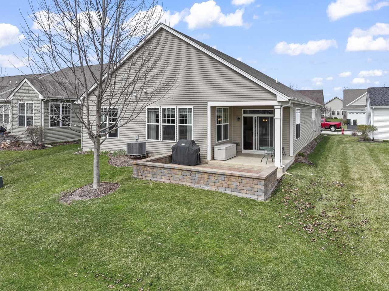 925 Prescott Lane, Pingree Grove, IL 60140