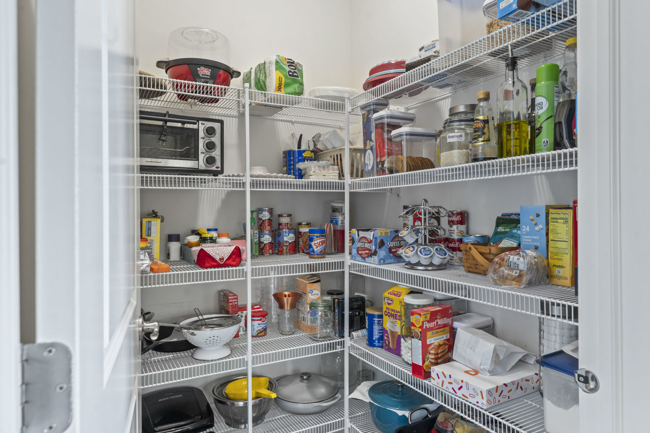 925 Prescott Lane, Pingree Grove, IL 60140