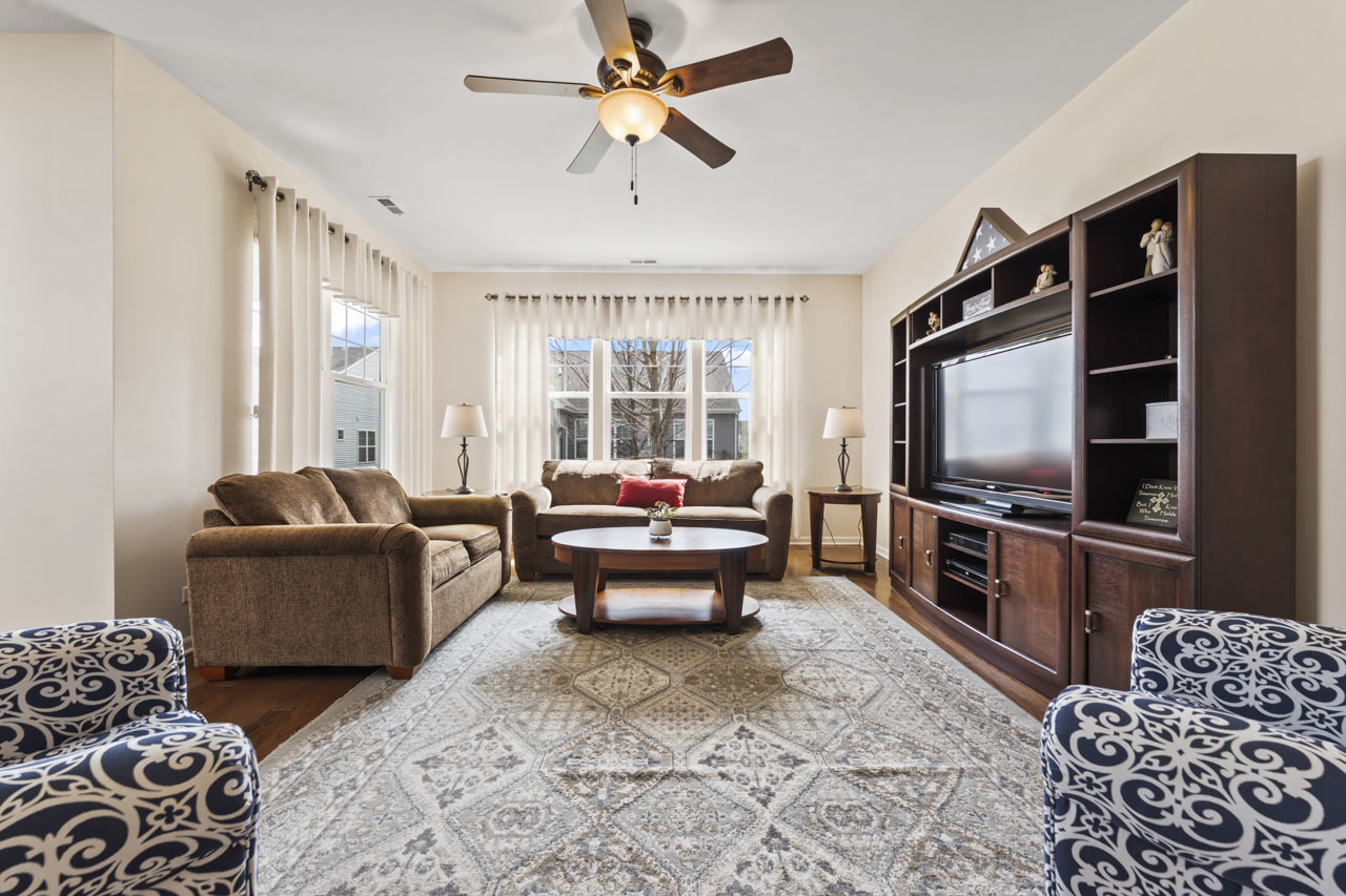 925 Prescott Lane, Pingree Grove, IL 60140