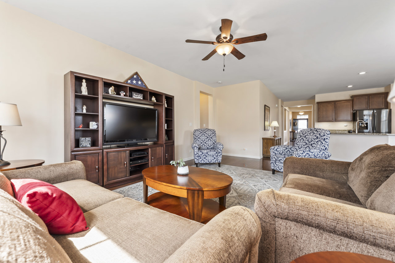 925 Prescott Lane, Pingree Grove, IL 60140