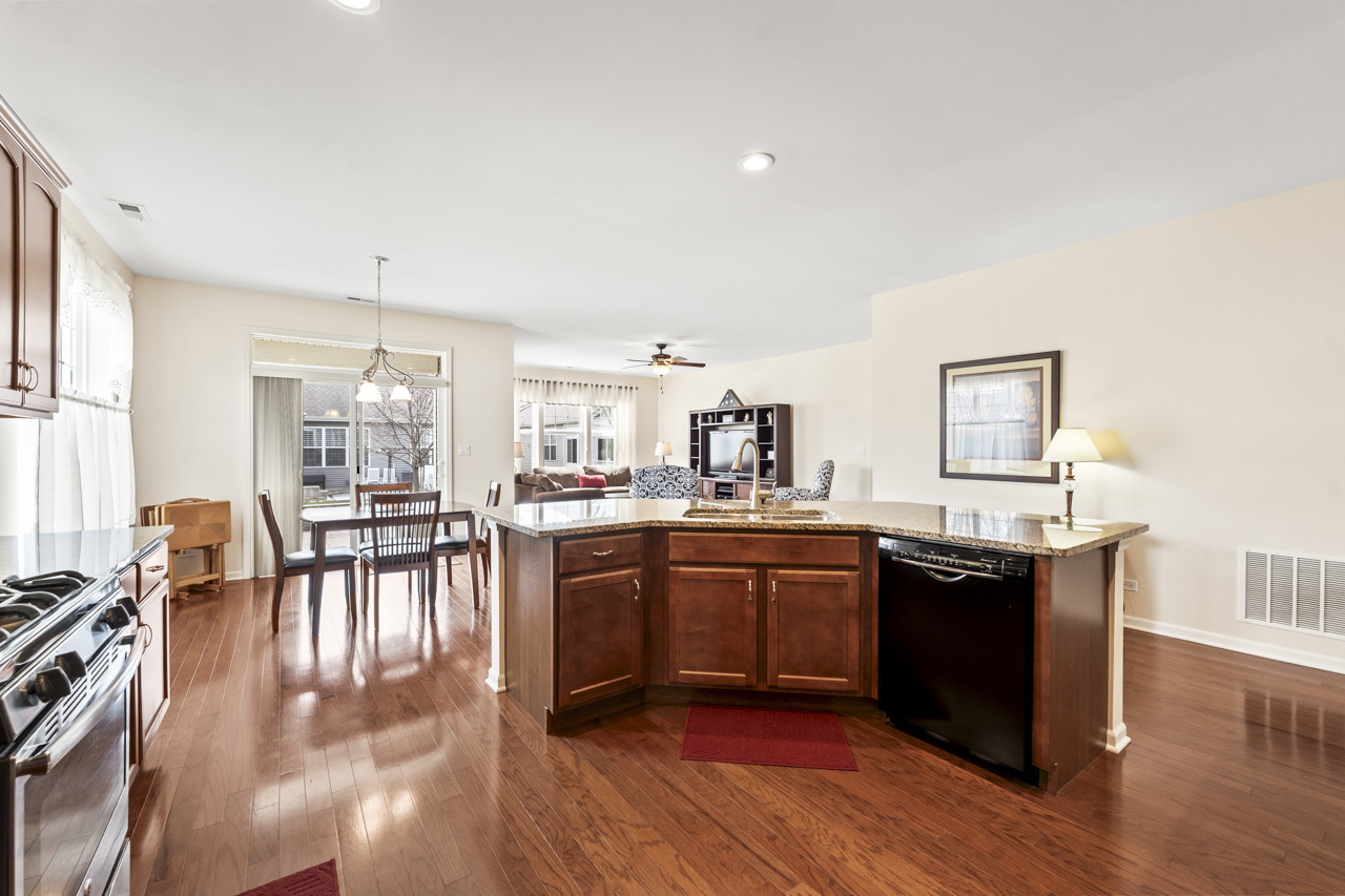 925 Prescott Lane, Pingree Grove, IL 60140