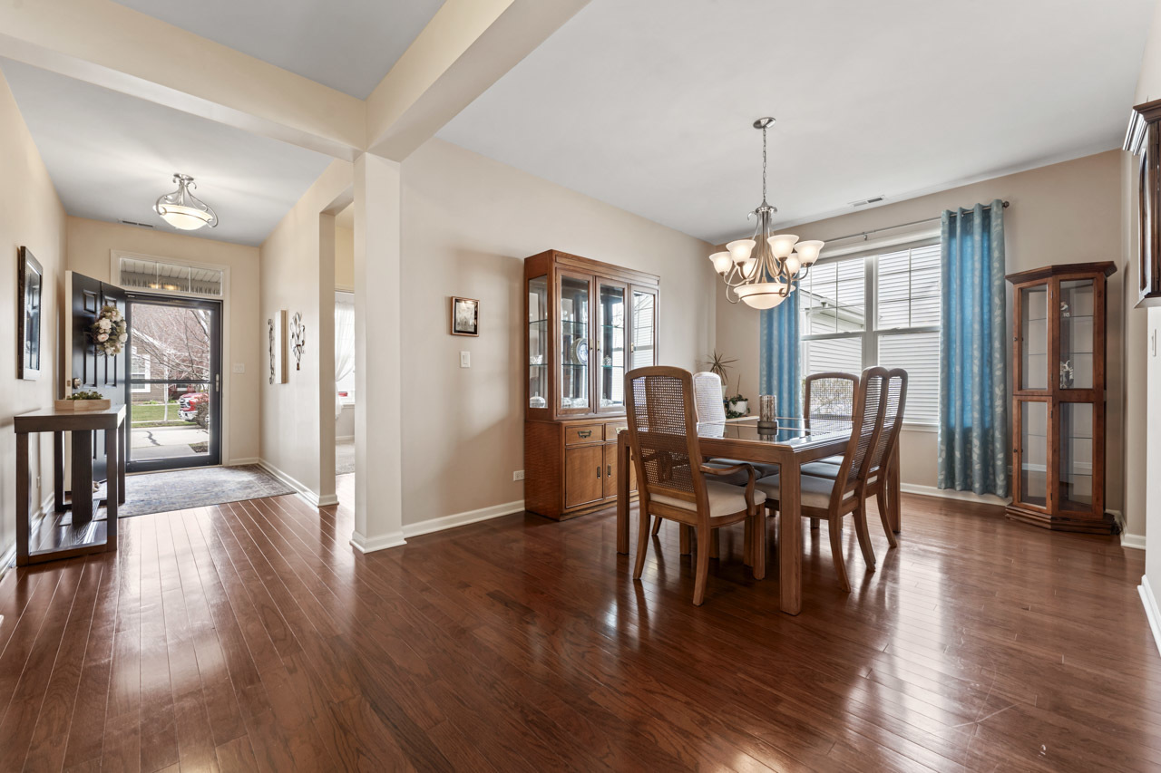 925 Prescott Lane, Pingree Grove, IL 60140