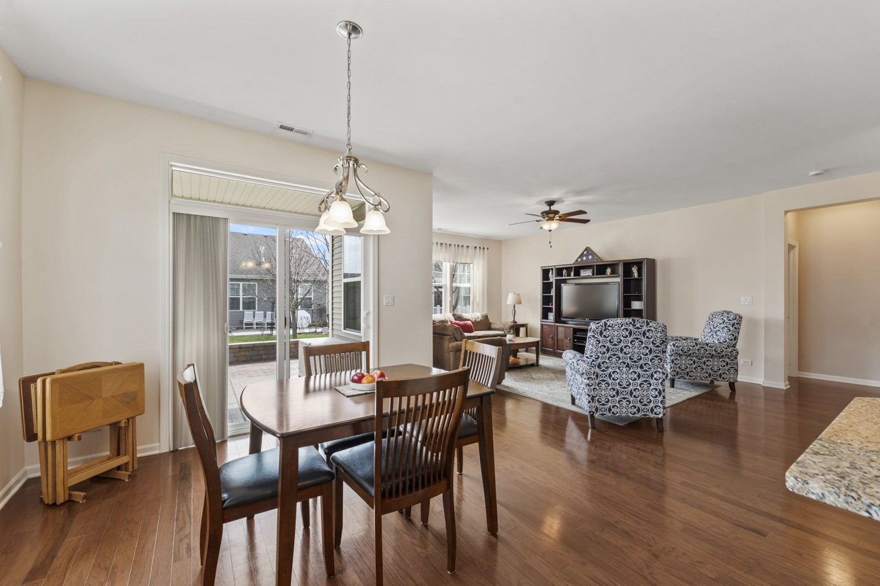 925 Prescott Lane, Pingree Grove, IL 60140