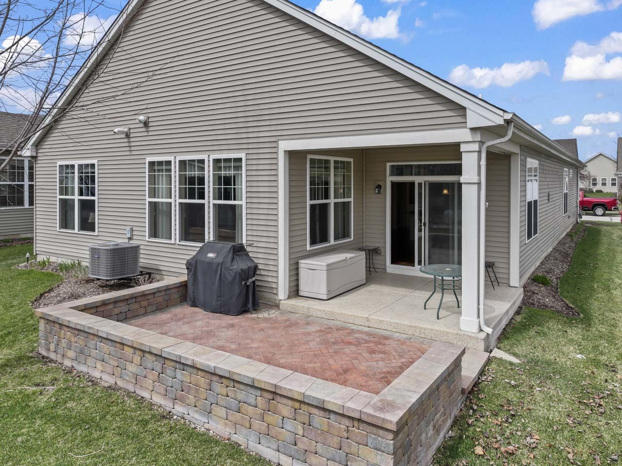 925 Prescott Lane, Pingree Grove, IL 60140