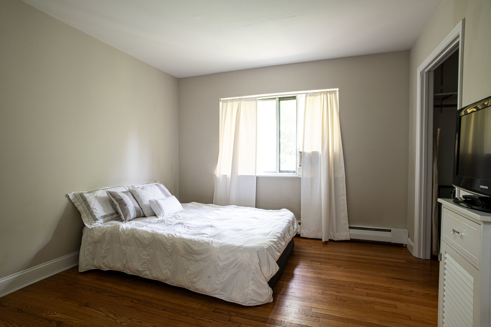 485 Duane Terrace #B4, Glen Ellyn, IL 60137