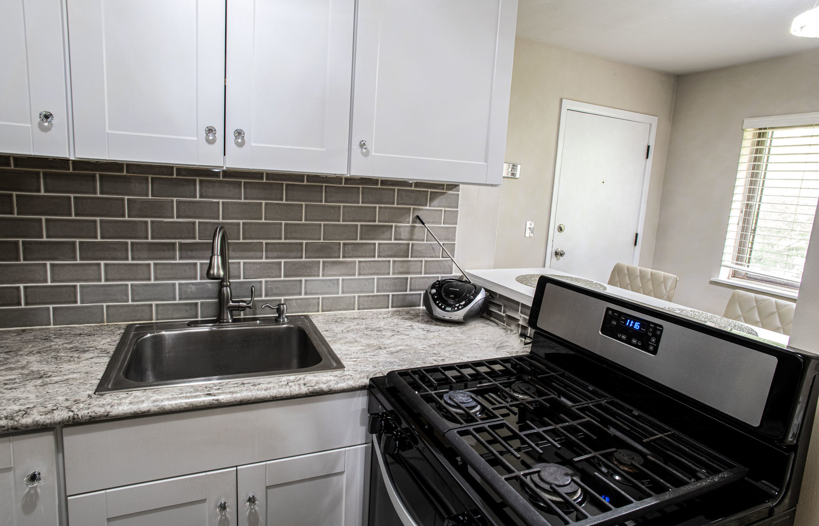 485 Duane Terrace #B4, Glen Ellyn, IL 60137