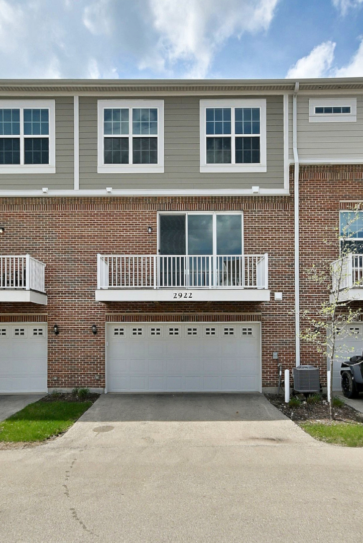 2922 Reflection Drive, Naperville, IL 60564