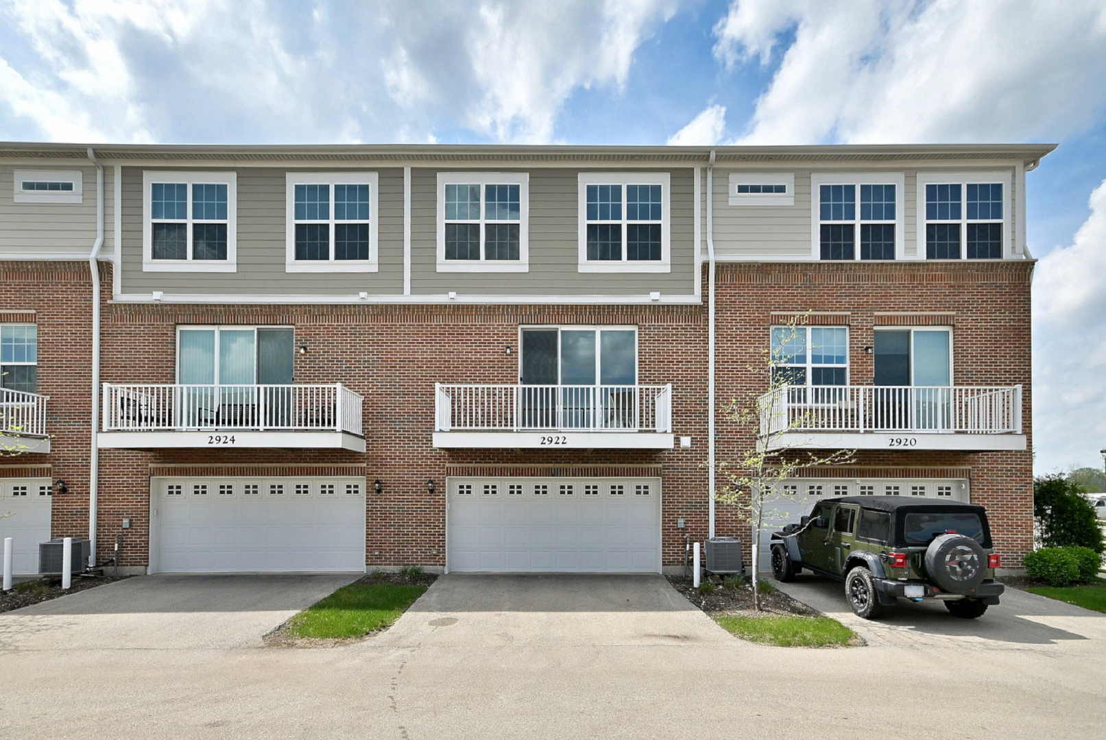 2922 Reflection Drive, Naperville, IL 60564