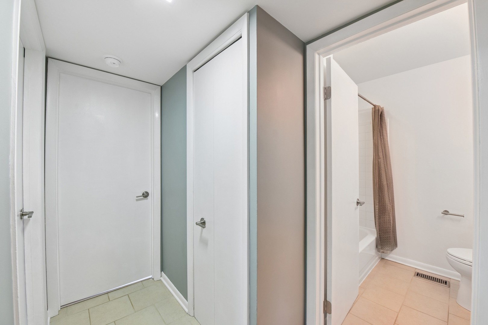 1110 Sausalito Court, Bartlett, IL 60103